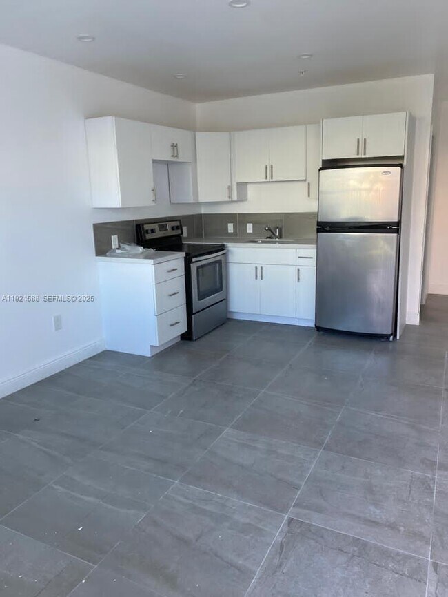 Building Photo - 4023 SW 19th St