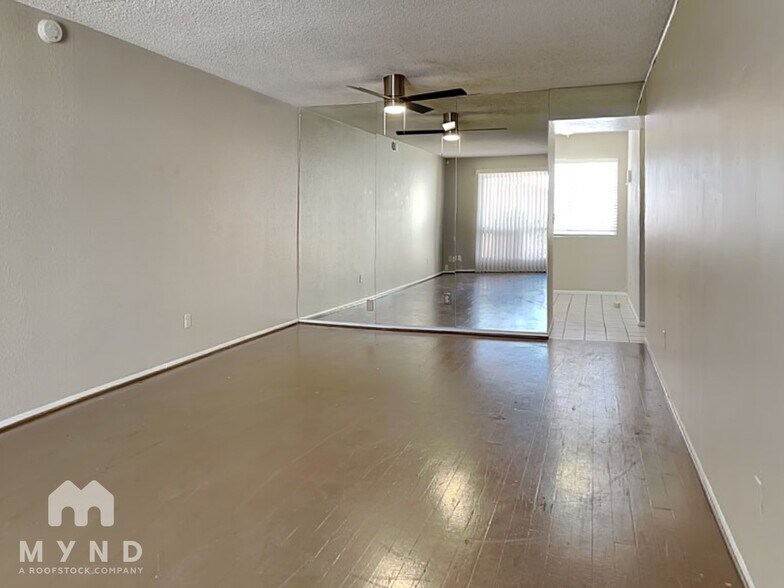 Building Photo - 8343 N 59th Dr