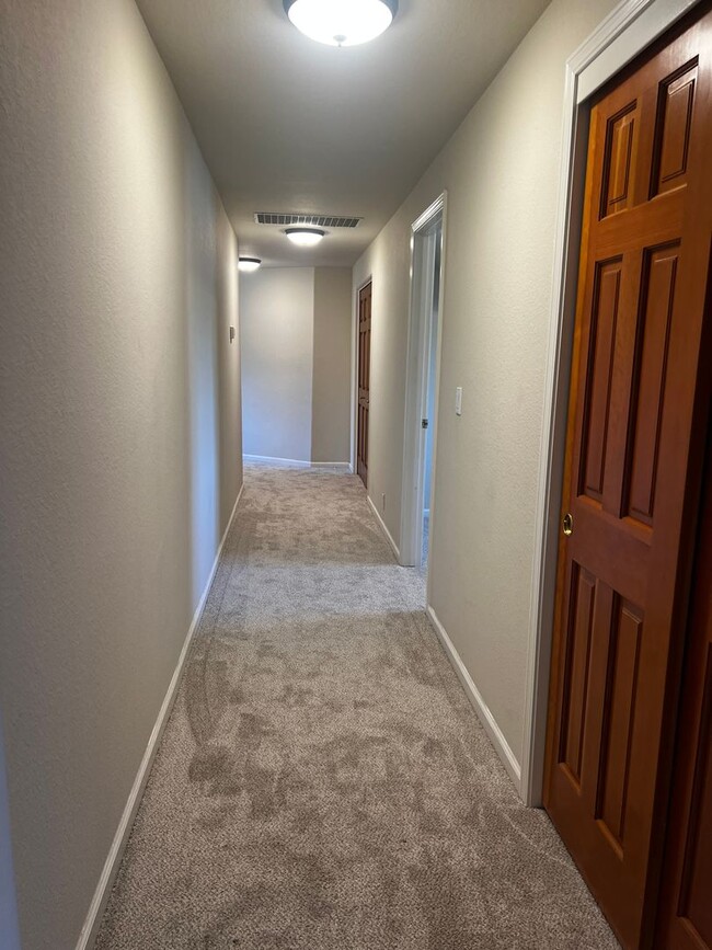 Building Photo - MORGAN HILL Expansive 6 bedroom, 4.5 bathroom home