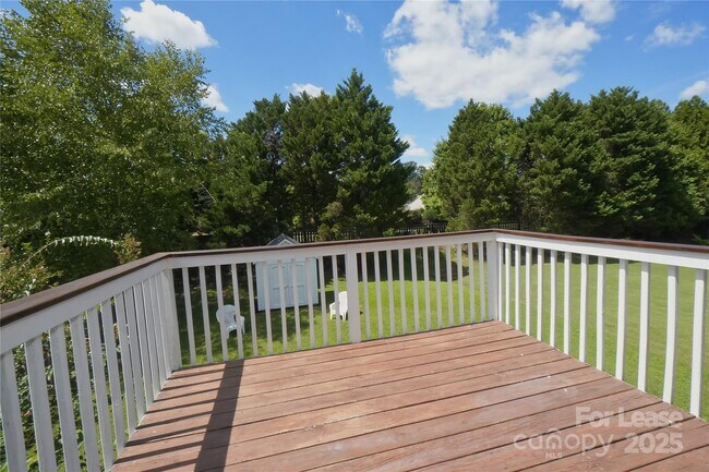 Building Photo - 6824 Southbrook Dr