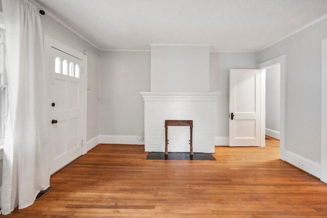 Living room - 1858 Lyle Ave