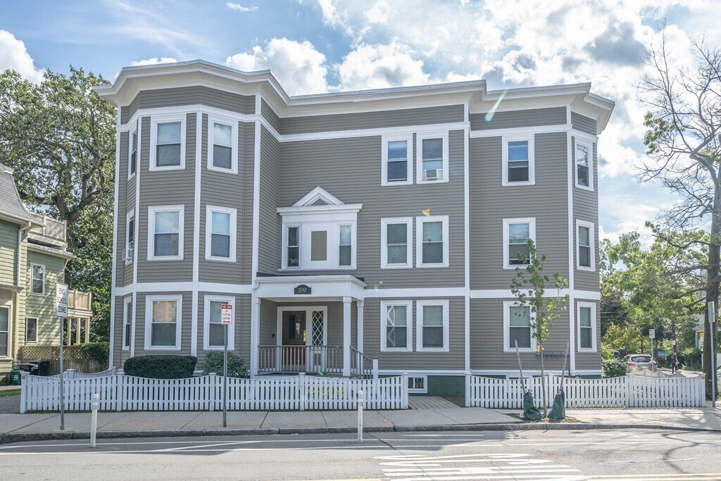 Building Photo - 1588 Cambridge St