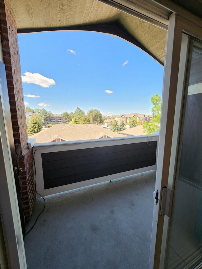 Building Photo - 2 Bed 2 Bath Condo With Balcony!