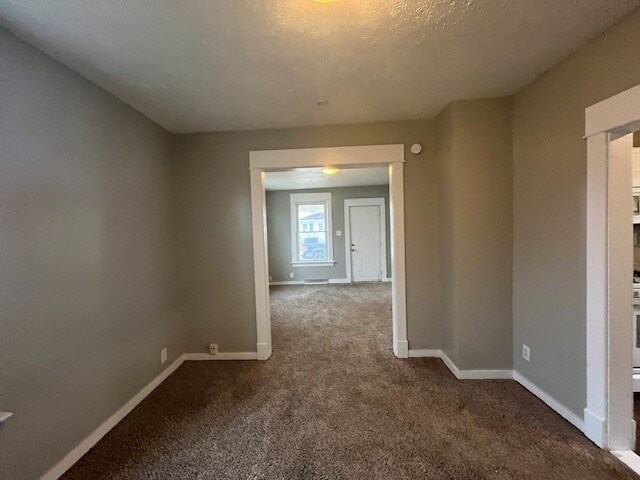 Building Photo - 1353 E Dayton St