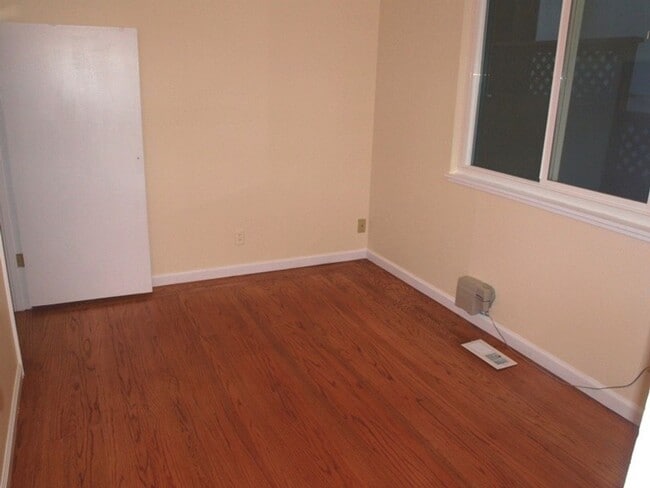 Building Photo - Pet Friendly Mill Valley Home w/ Hardwood floors and View