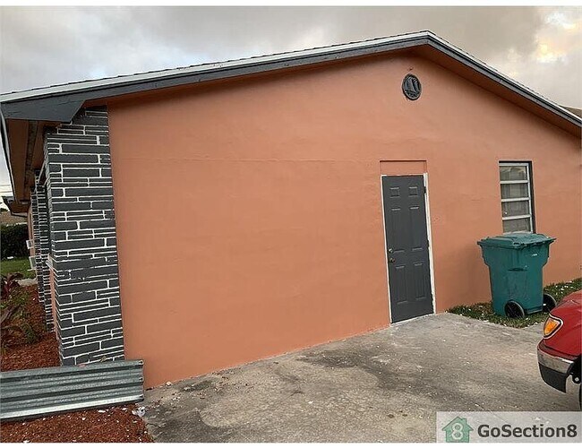 Building Photo - 801 Boynton Property