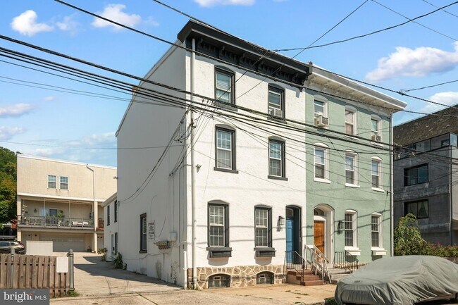 Building Photo - 3871 Terrace St