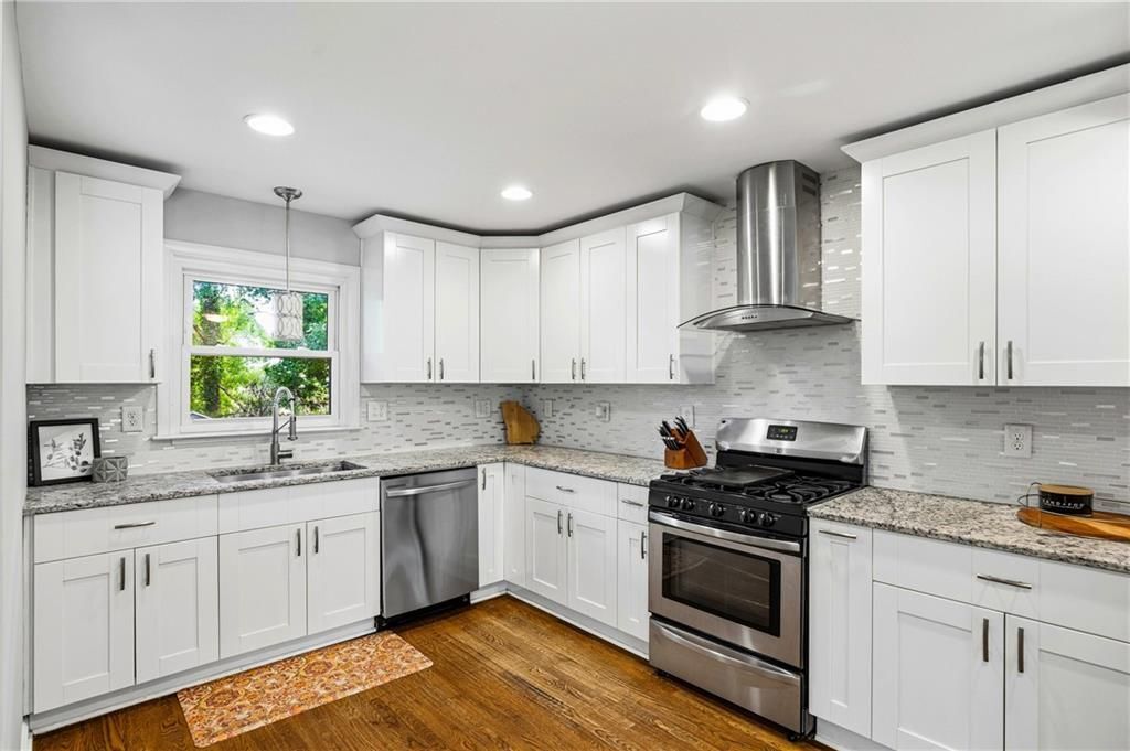 Building Photo - 2670 Woodridge Dr