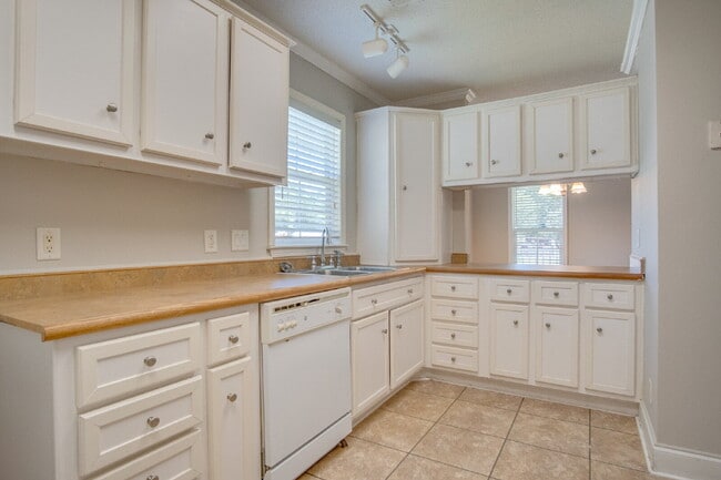 Building Photo - Don’t Miss This West Pensacola Rental — Open Floor Plan, Large Primary Suite, Outdoor Deck & Minu...