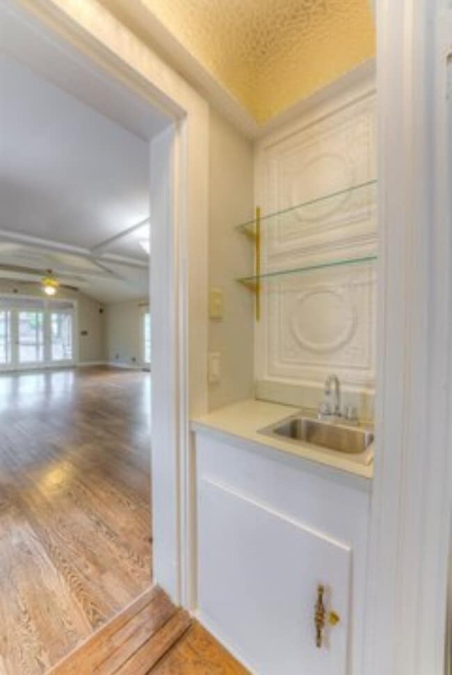 Building Photo - 1692 Carruthers Pl