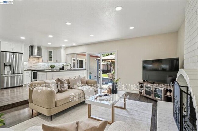 Building Photo - 7403 Hillsdale Dr