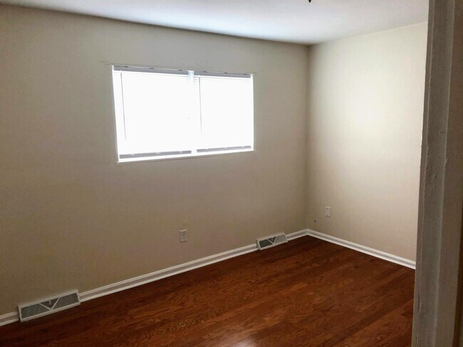 Building Photo - 1608 Eastern Ave NE