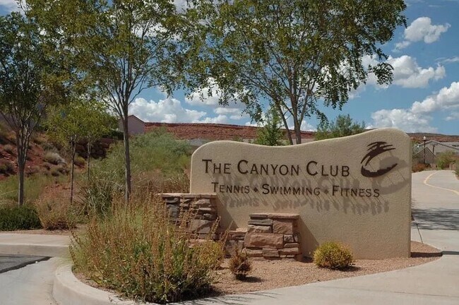 Building Photo - 934 N Slow Creek Ln