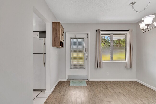 Building Photo - 2161 NE 42nd Ct