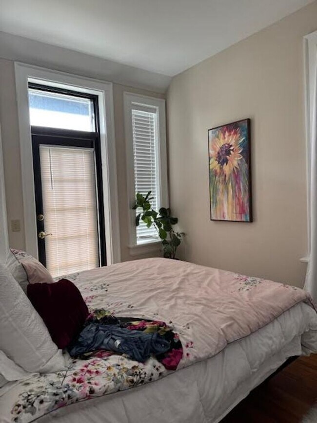 Building Photo - The Ritz