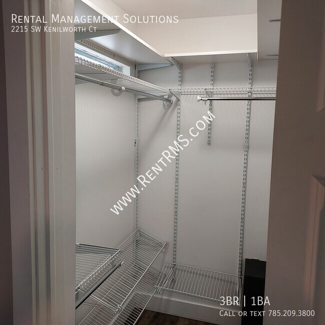 Building Photo - 2215 SW Kenilworth Ct