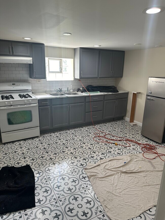 Building Photo - 7109 Keeler Ave