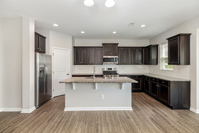 Building Photo - Beautiful 3BR 2.5BA plus a spacious loft! ...