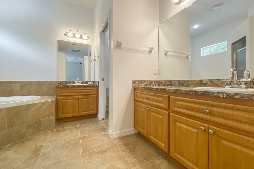 Building Photo - 4323 Sand Ridge Blvd