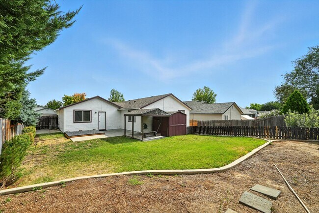 Building Photo - 5827 Orchid Wy S