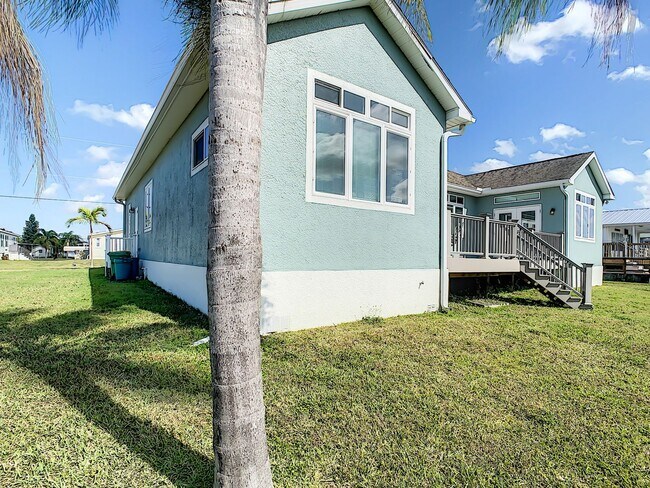 Building Photo - 631 Tahiti Ct