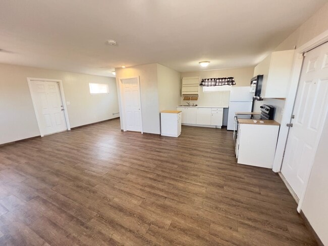 Building Photo - Adorable Studio, 1-Bathroom, located in the Heart of Downtown Henderson