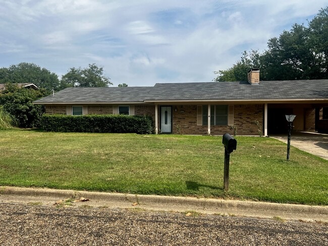 Primary Photo - 405 Rosewood St