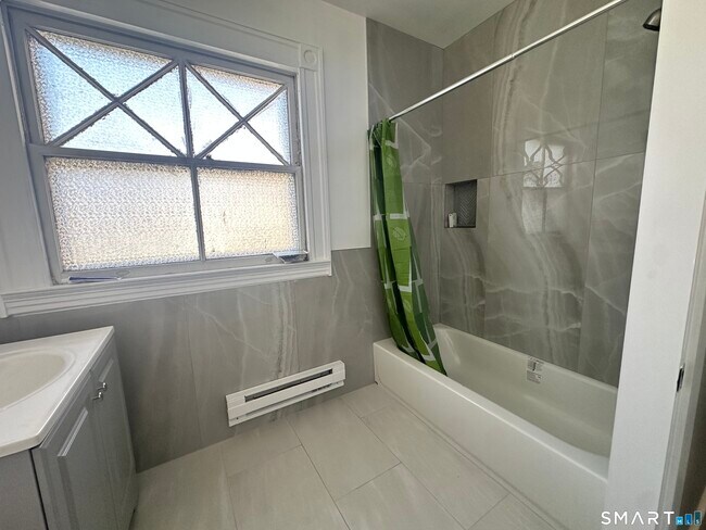 Building Photo - 1537 Chapel St