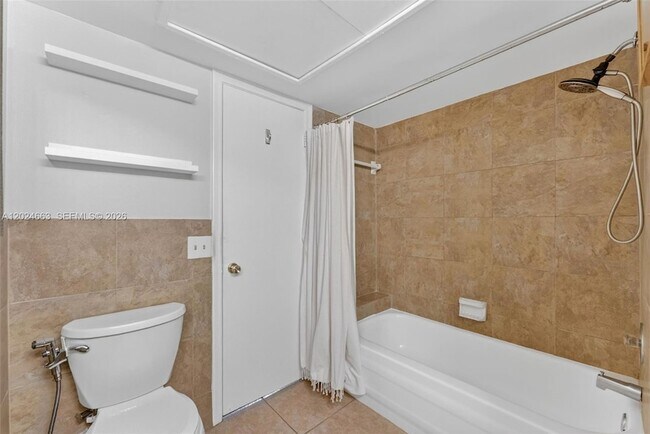 Building Photo - 3119 Oakland Shores Dr