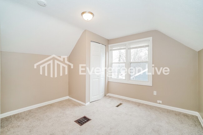 Building Photo - 2181 Middlehurst Dr