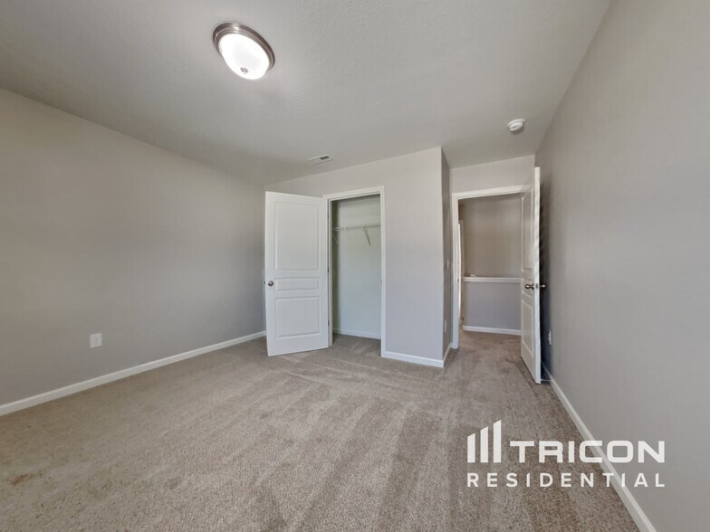 Building Photo - 350 Pillow Ln
