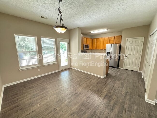 Building Photo - 4885 Robinson Square Dr