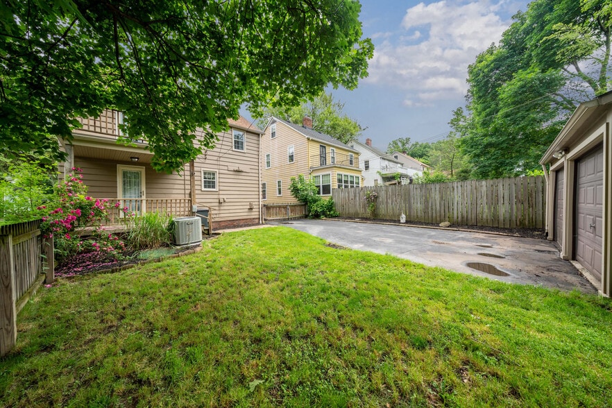 Building Photo - 1200 Brentwood Rd