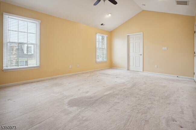 Building Photo - 220 Patriot Hill Dr