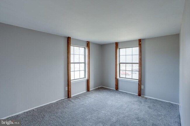 Building Photo - 101 Bayberry Ct