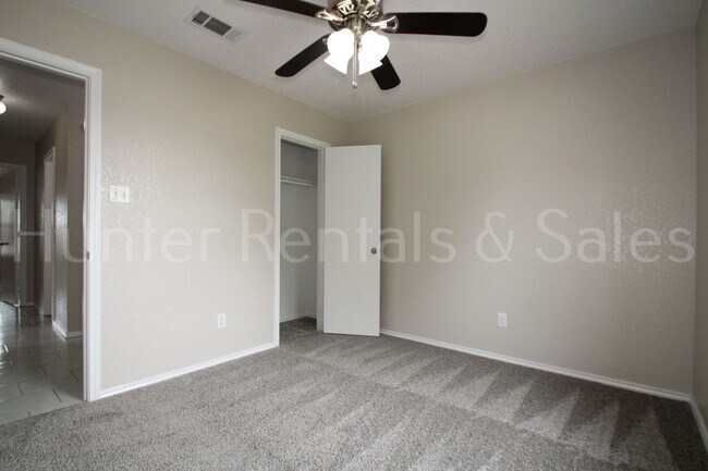 Building Photo - Live Large in Killeen – 5 Bedrooms, Big Va...