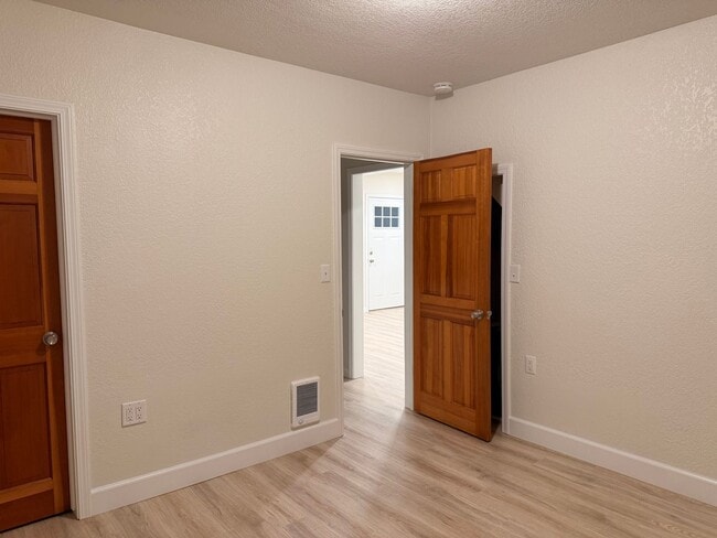 Building Photo - Downtown CDA with Shop!