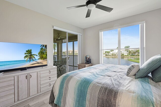 Building Photo - Beautiful Condo with Lake View