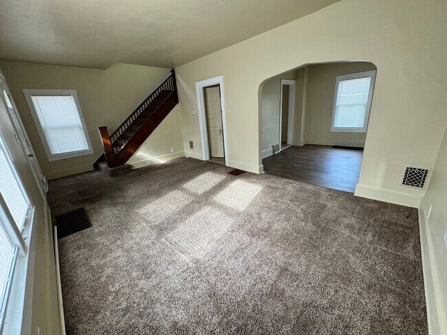 Building Photo - 3 Bedroom House