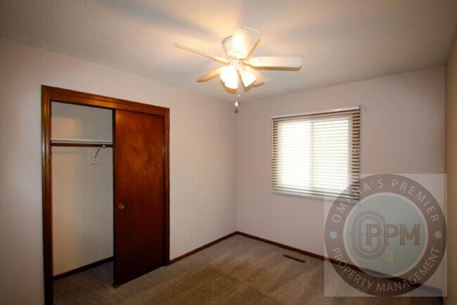 Building Photo - Discover a spacious 3Bd/2.5Ba home