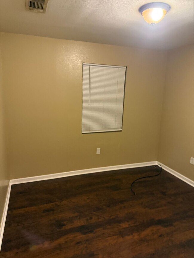 Building Photo - 5730 Cameron Blvd