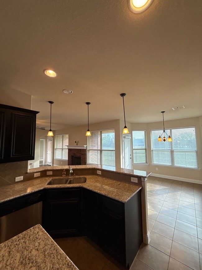 Building Photo - 5/4/3  Home with Game room in WALKING DISTANCE TO THE MARINA