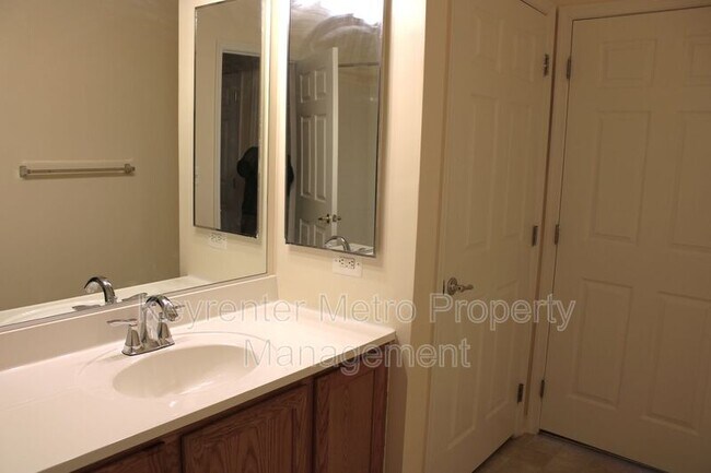 Building Photo - 1321 Karen Blvd