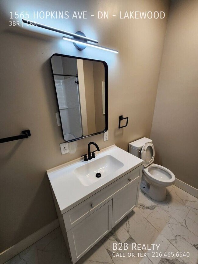 Building Photo - 1565 Hopkins Ave