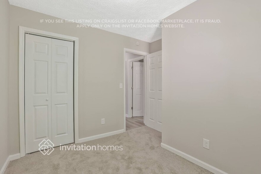 Building Photo - 690 Greenhedge Dr
