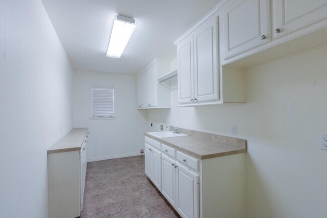Building Photo - 6013 86th St