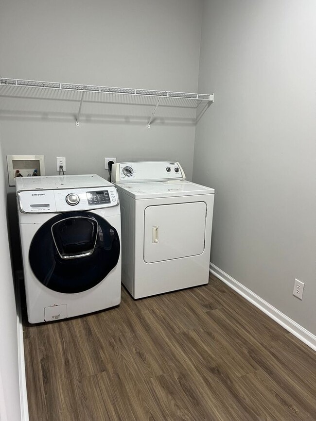 Building Photo - Lovely Bluffton Park House