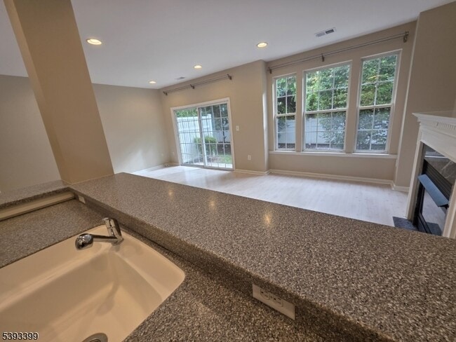 Building Photo - 228 Riverwalk Way