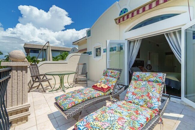 Building Photo - 70 Isle of Venice Dr