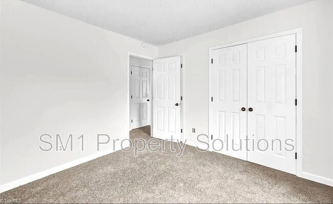 Building Photo - 2328 W Vandalia Rd